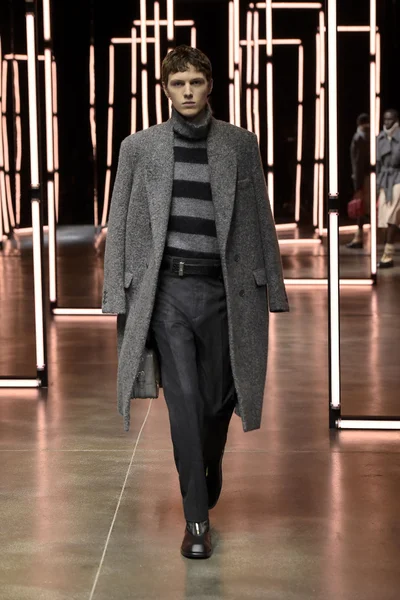 Look 19